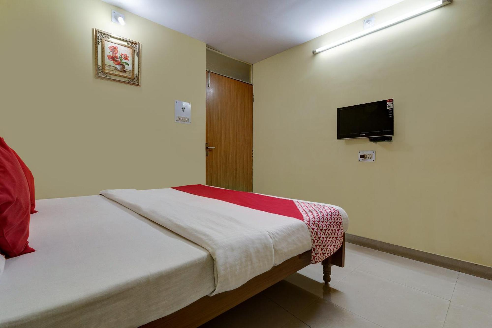 Oyo Hotel Satguru Джамшедпур Экстерьер фото